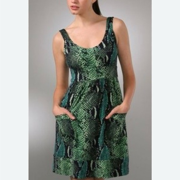 Diane Von Furstenberg Dresses & Skirts - Diane Von Furstenberg Silk Snake Print Sleeveless Dress Size 10